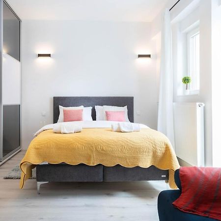 شقة Design Triplex In The City Center With A Balcony زغرب المظهر الخارجي الصورة