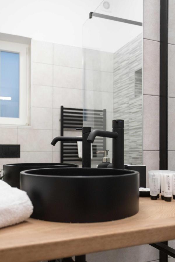 شقة Design Triplex In The City Center With A Balcony زغرب المظهر الخارجي الصورة