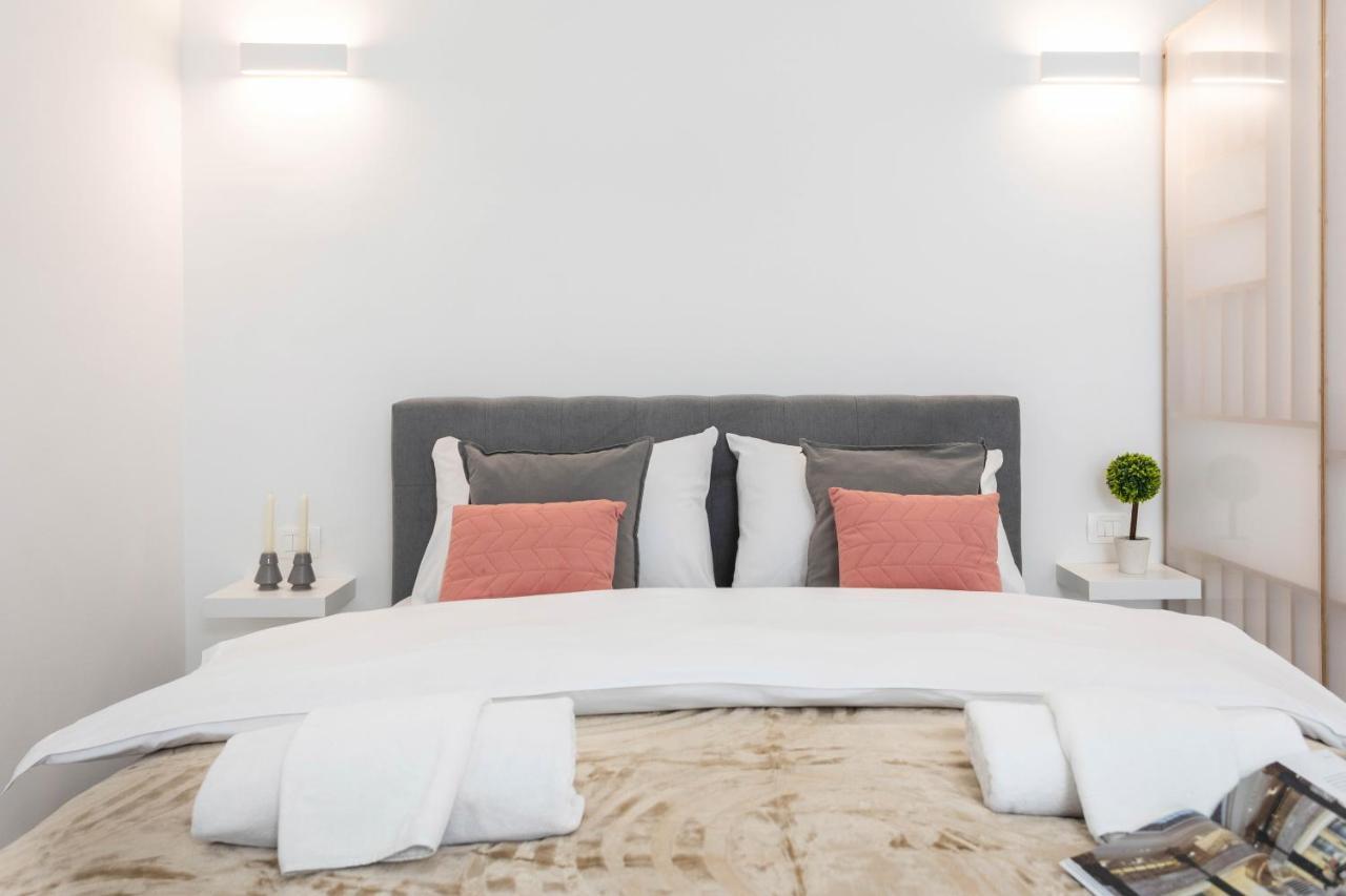 شقة Design Triplex In The City Center With A Balcony زغرب المظهر الخارجي الصورة