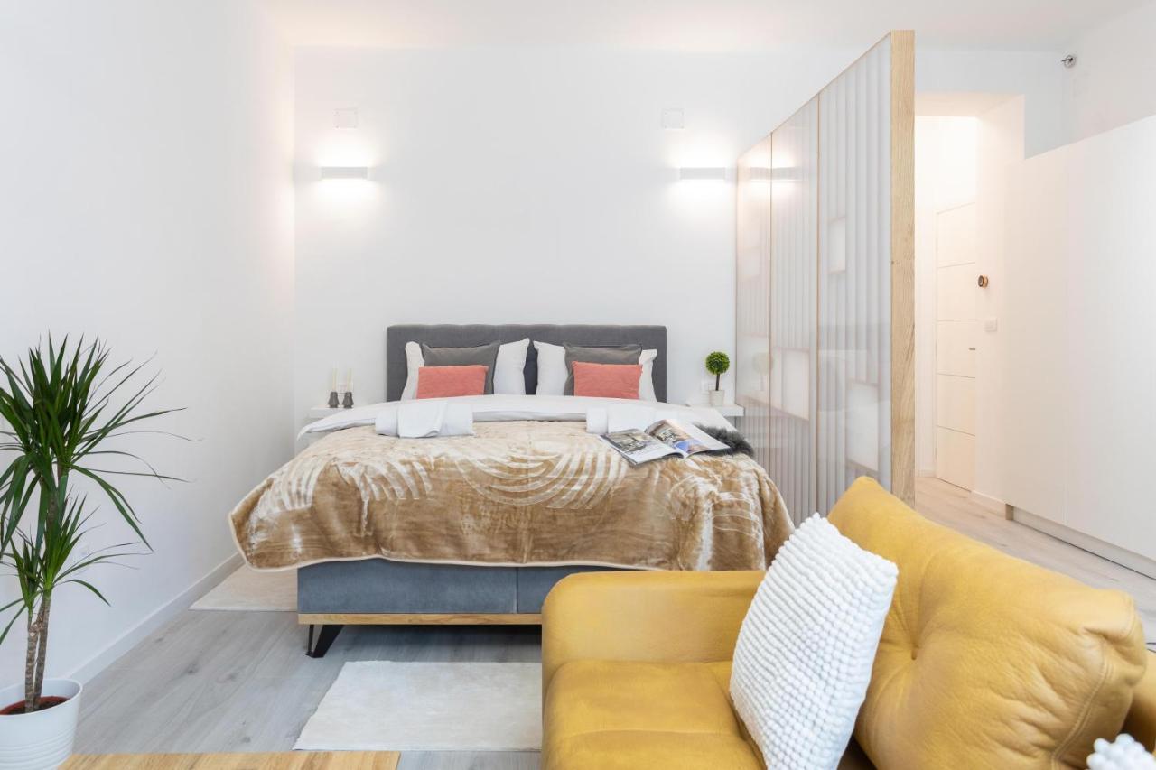 شقة Design Triplex In The City Center With A Balcony زغرب المظهر الخارجي الصورة