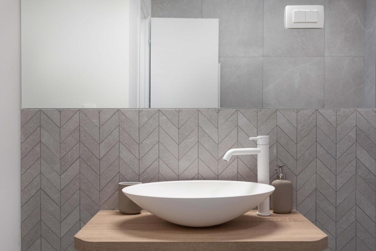 شقة Design Triplex In The City Center With A Balcony زغرب المظهر الخارجي الصورة