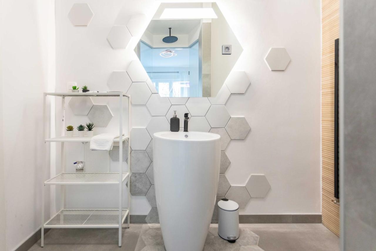 شقة Design Triplex In The City Center With A Balcony زغرب المظهر الخارجي الصورة