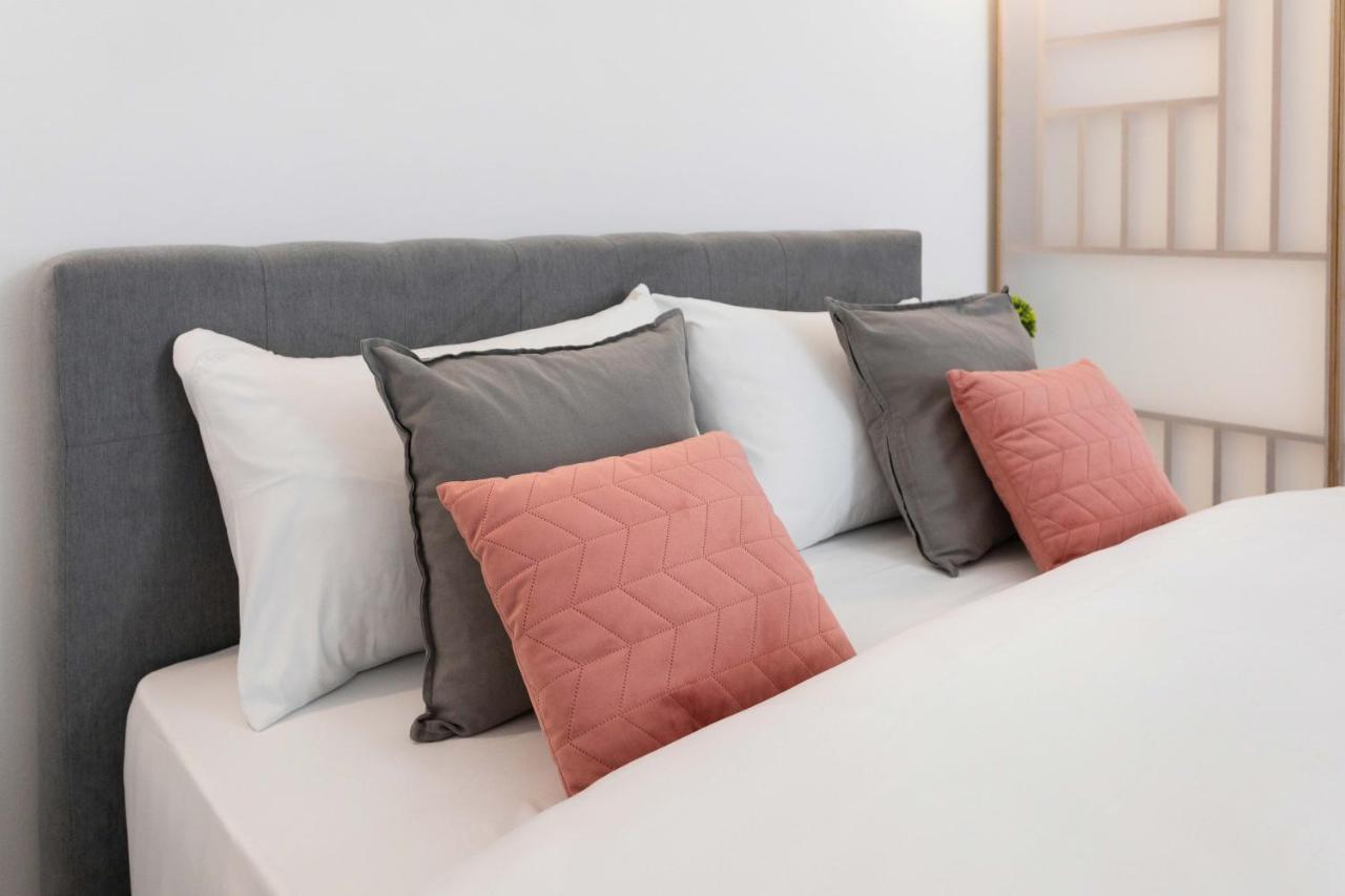 شقة Design Triplex In The City Center With A Balcony زغرب المظهر الخارجي الصورة